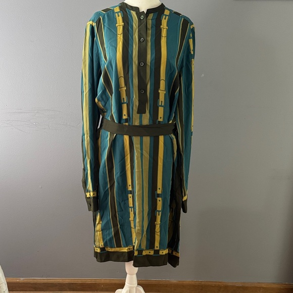 Gucci Dresses & Skirts - Gucci silk midi dress with belt